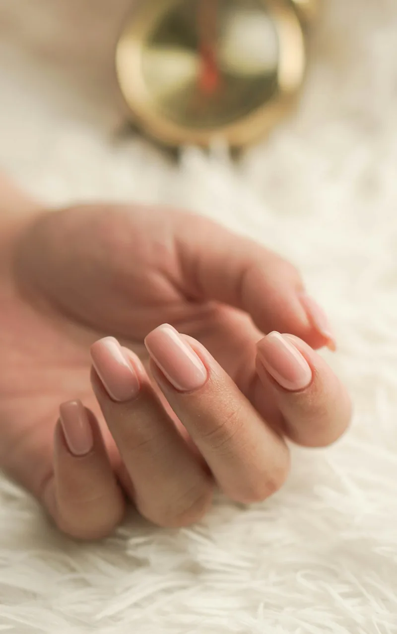 Manicura semipermanente recién terminada